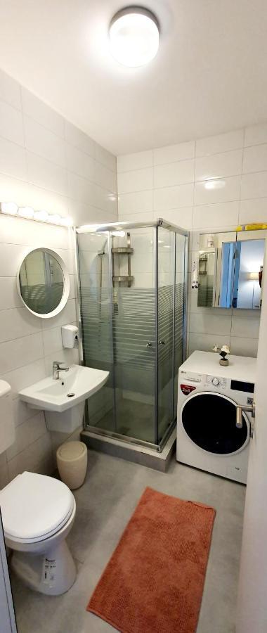 New Cozy Apartment 3 Min To Subway 24H/7 Self Check-In Popesti-Leordeni Екстер'єр фото
